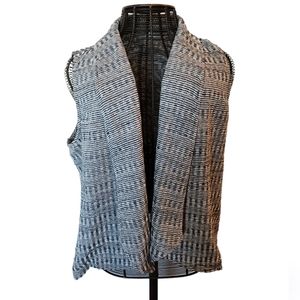 CJ BANKS  size 1X navy & white textured layering piece.